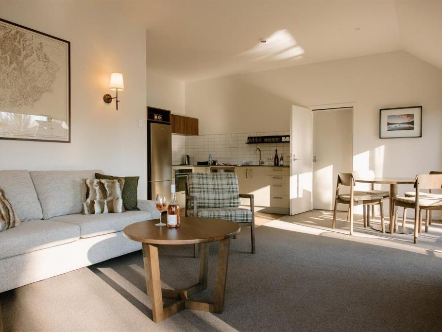 Edgewater hotel apartments