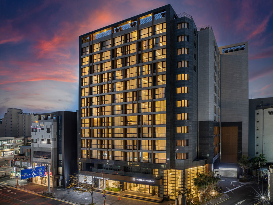 Golden Daisy Hotel