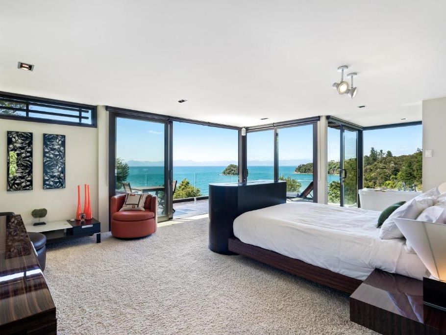 Lodge by the beach