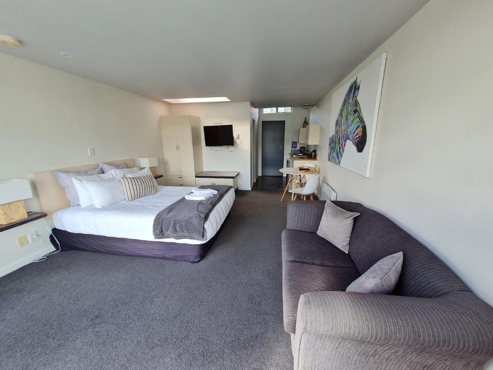 akaroa village inn deluxe suite