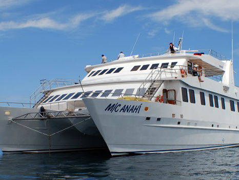 anahi galapagos catamaran