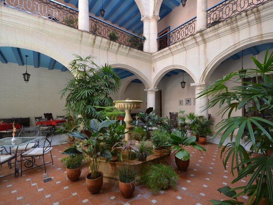 hotel santa isabel b Patio