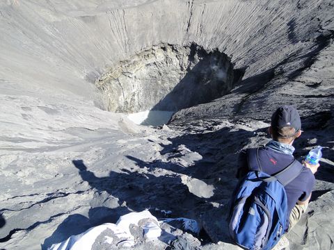 Bromo krater