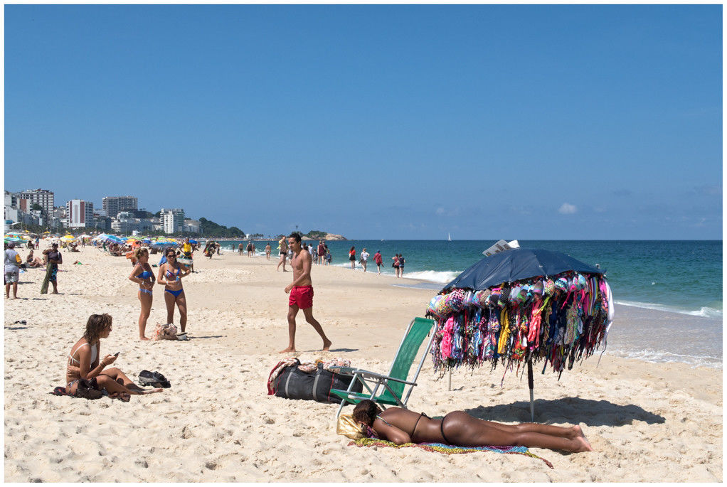 Rondreis Brazilie Rio de Janeiro Mensen Strand