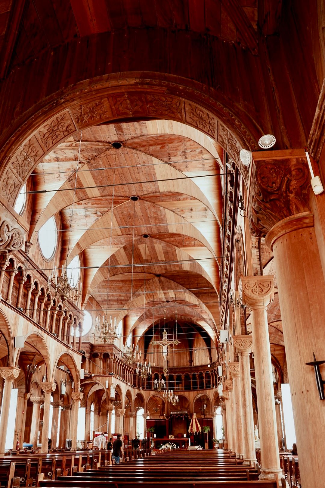 Rondreis Suriname Paramaribo Binnenkant Sint Petrus en Paulus Basiliek van Paramaribo