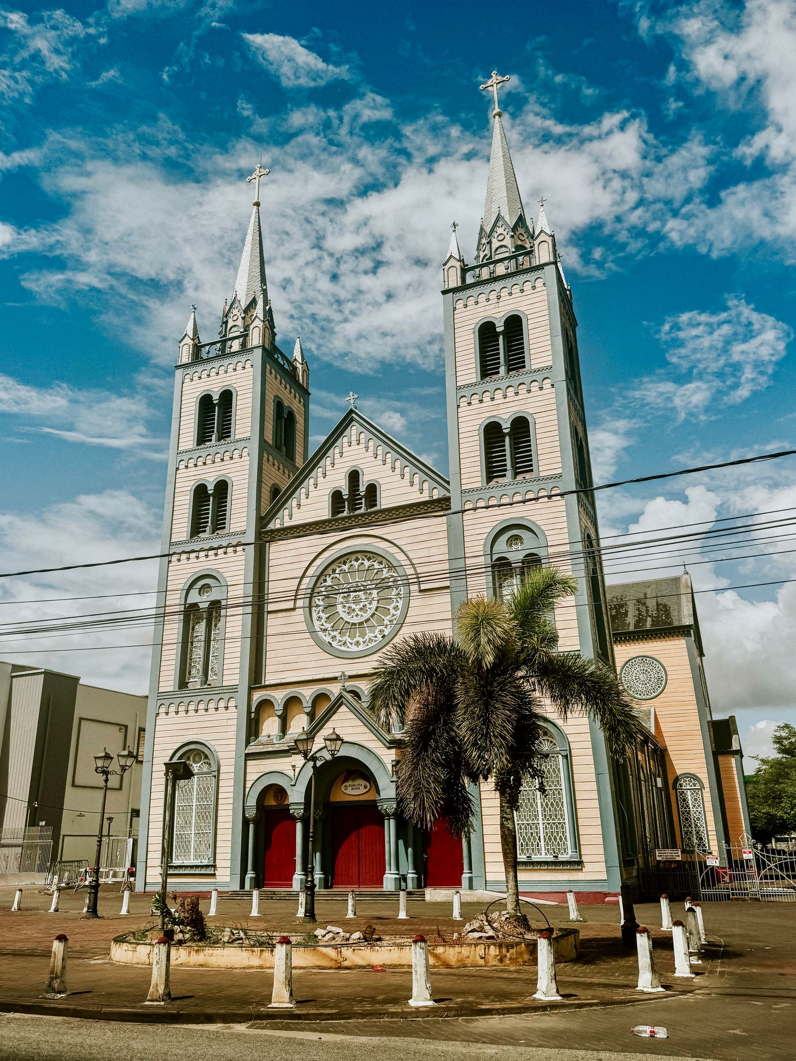 Rondreis Suriname Paramaribo Sint Petrus en Paulus Basiliek van Paramaribo