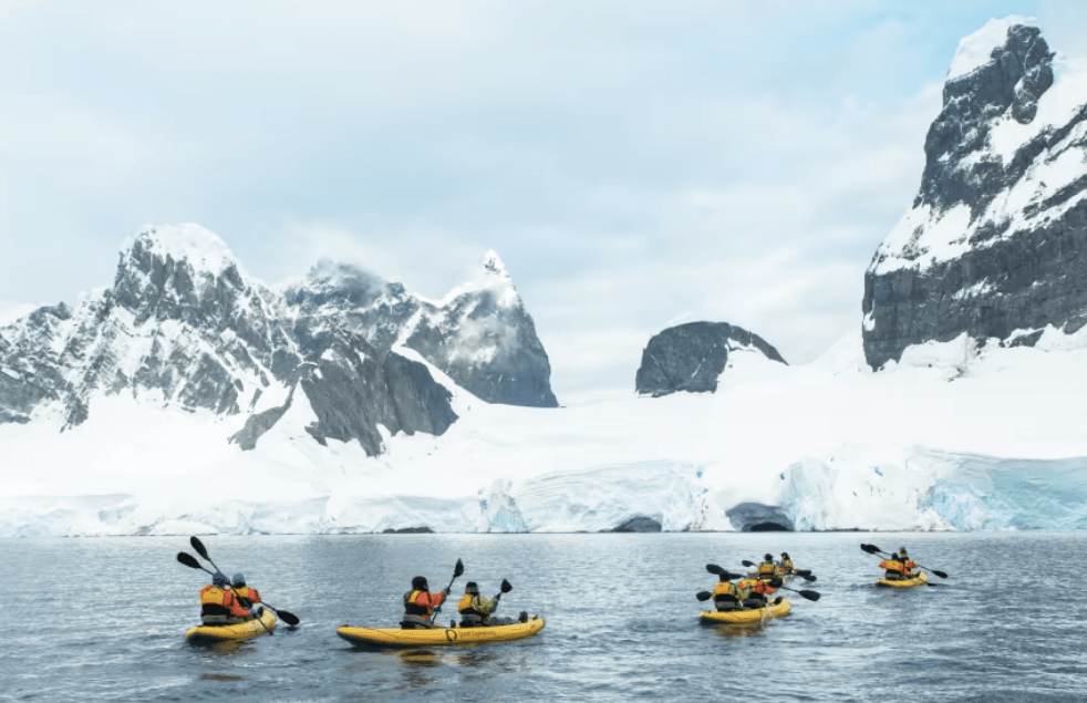 Rondreizen Antarctica AN quark kayaks