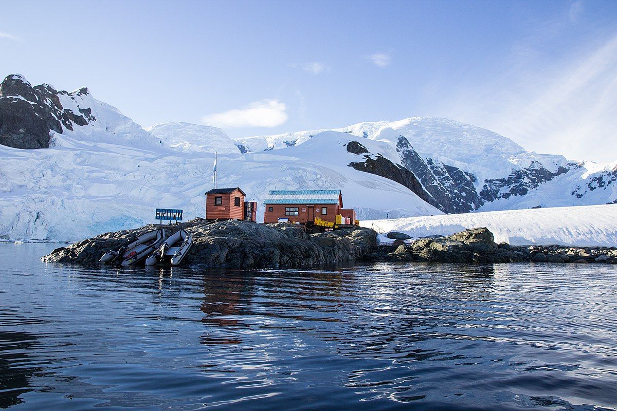 Rondreizen Antarctica AN Brown Research Station Paradise Bay Antarctica