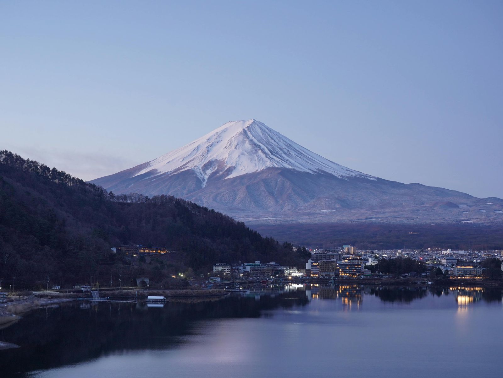 Rondreizen Japan   Kawaguchiko   Meer met Mount Fuji op de achtergrond