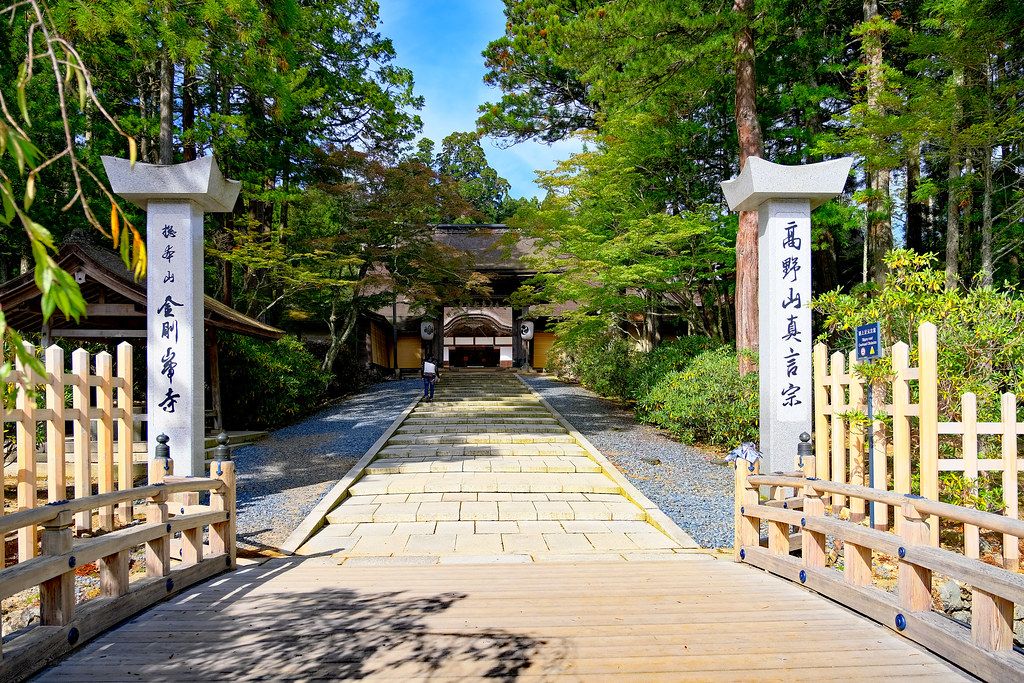 Rondreizen Japan   Mount Koya   Ingang tot tempel