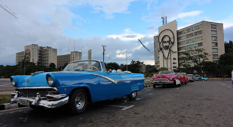 auto op de plaza de la revolucion