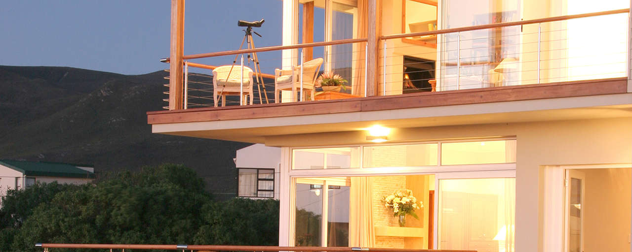 Marine Beachfront header goed